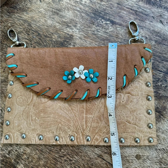 Hand tooled leather fanny pack belt bag - Picture 4 of 13